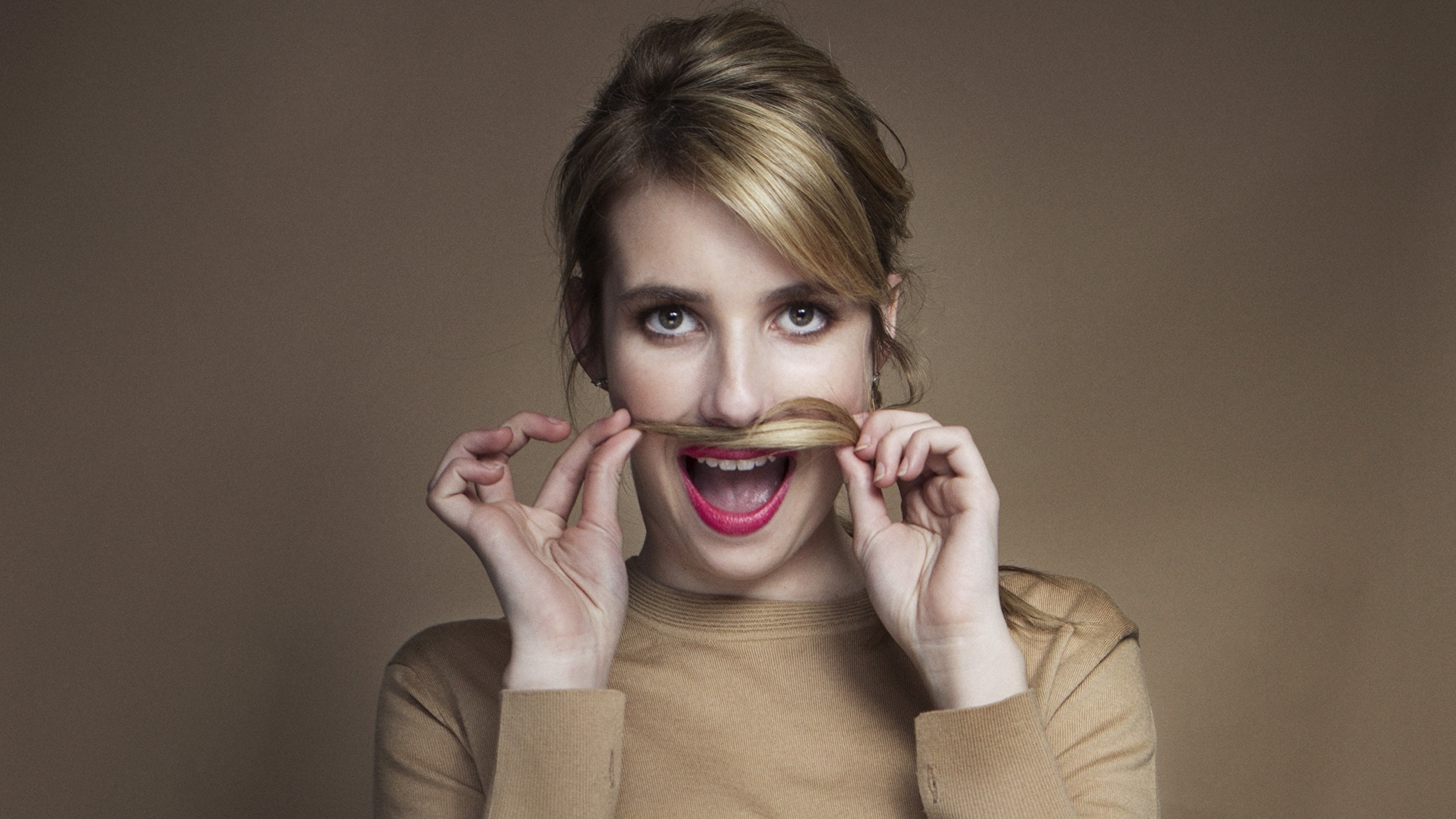 Photos Emma Roberts Dark Blonde Face Hair Girls Glance 2560x1440