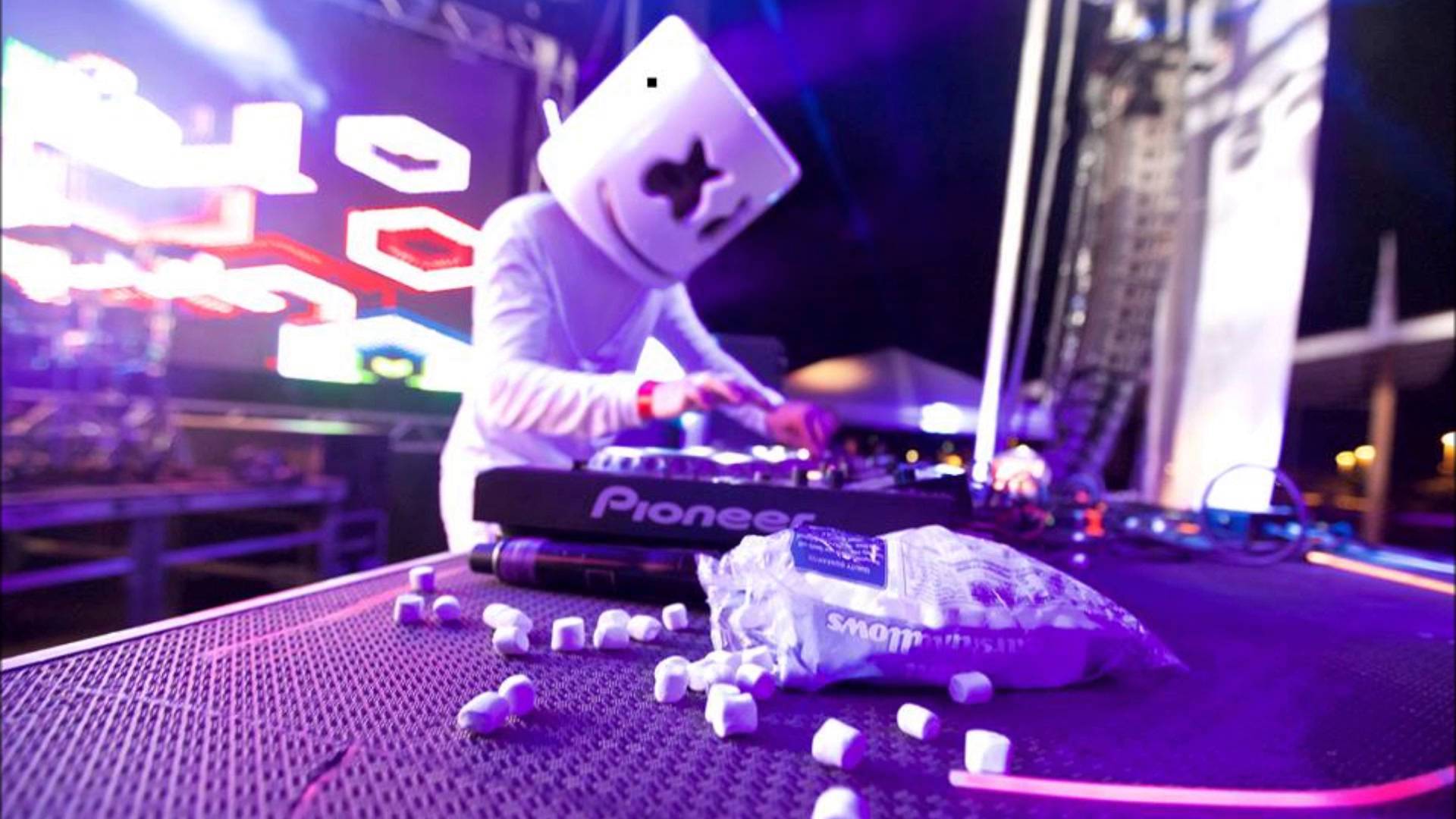 Marshmello Dj Wallpaper Fortnite Wallpaper 4k