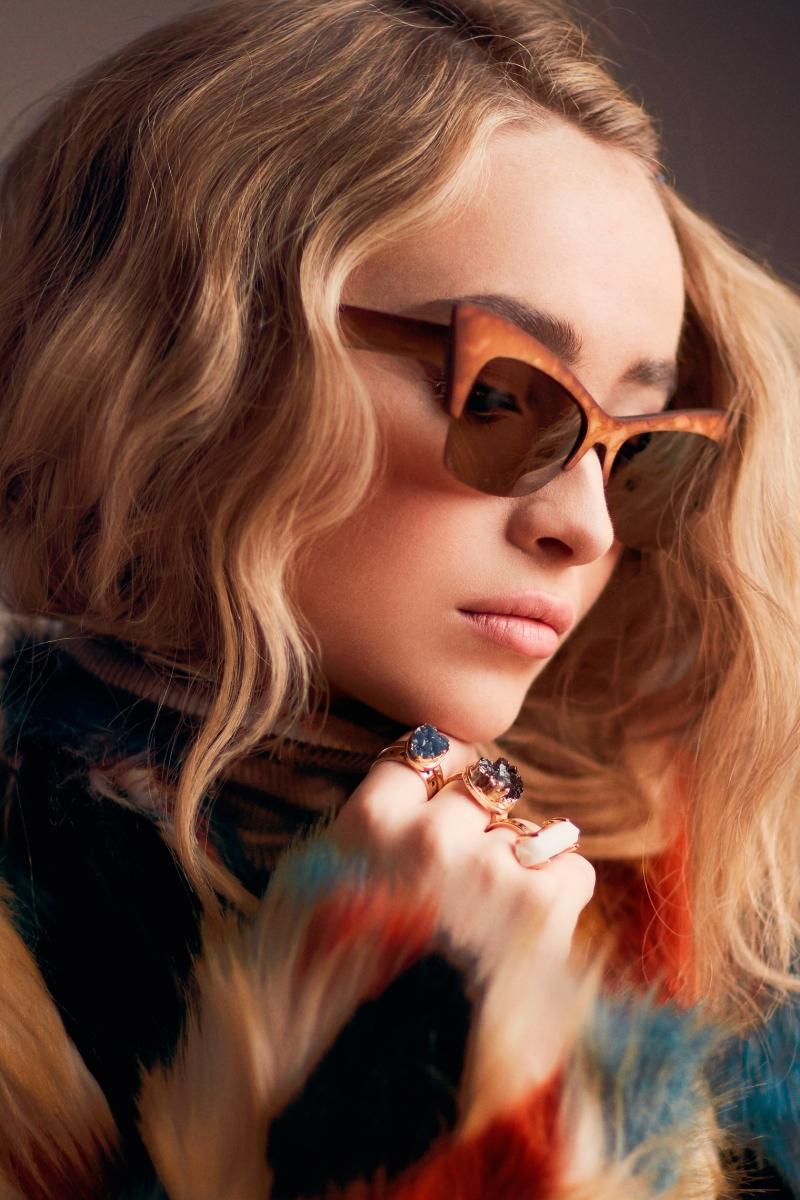 Download Sabrina Carpenter, Singer, Blonde Apple iPhone 4