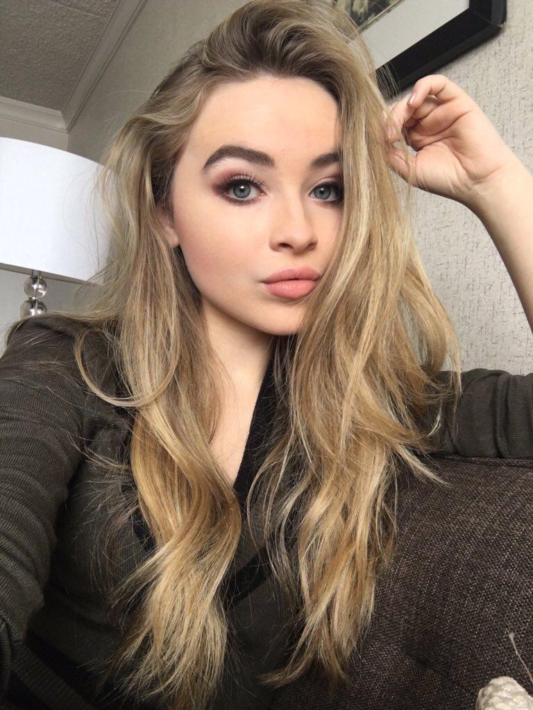 Sabrina Carpenter Free Wallpaper & Background