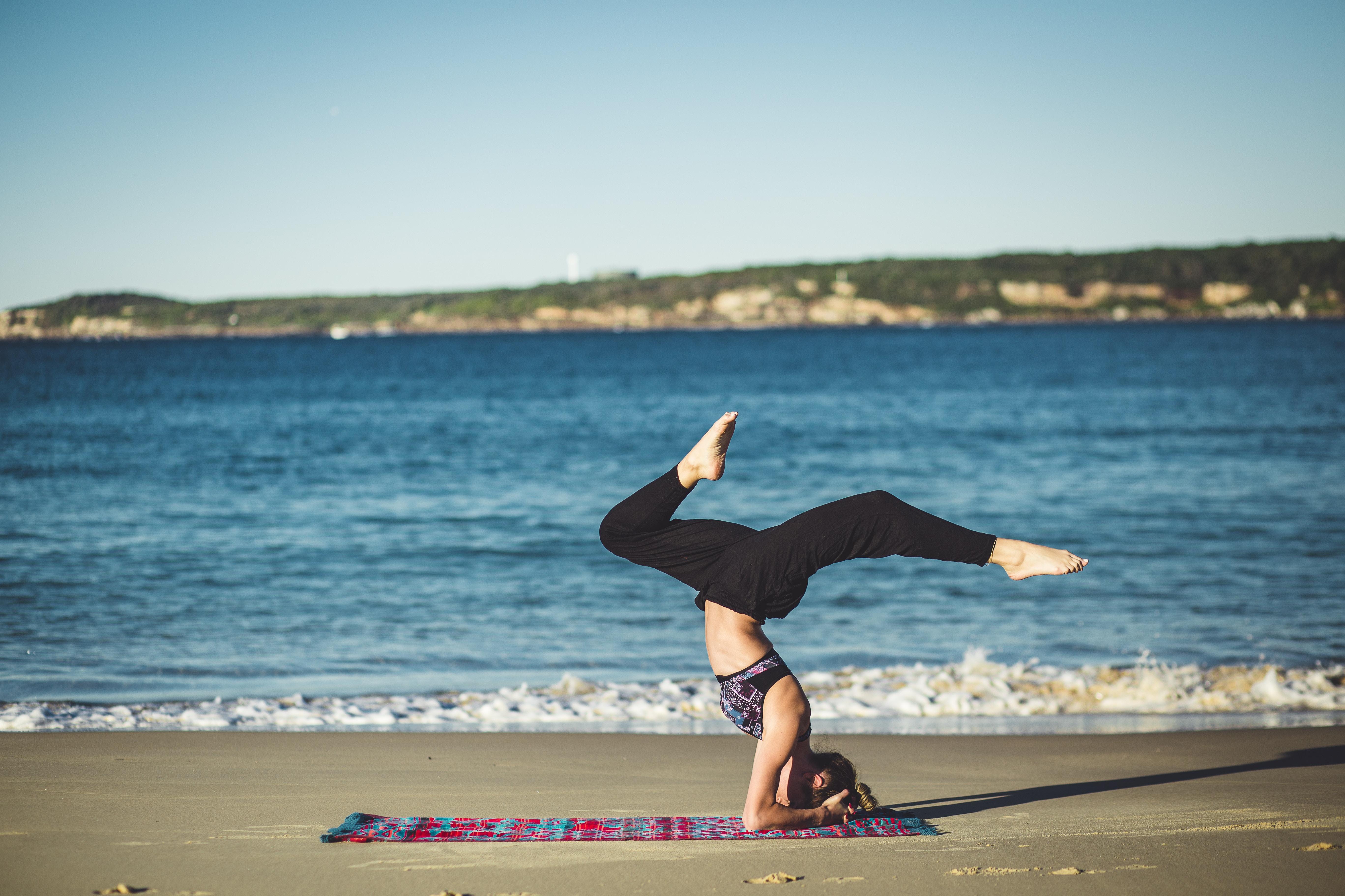 5472x3648 #sand, #leg, #handstand, #woman, #shadow