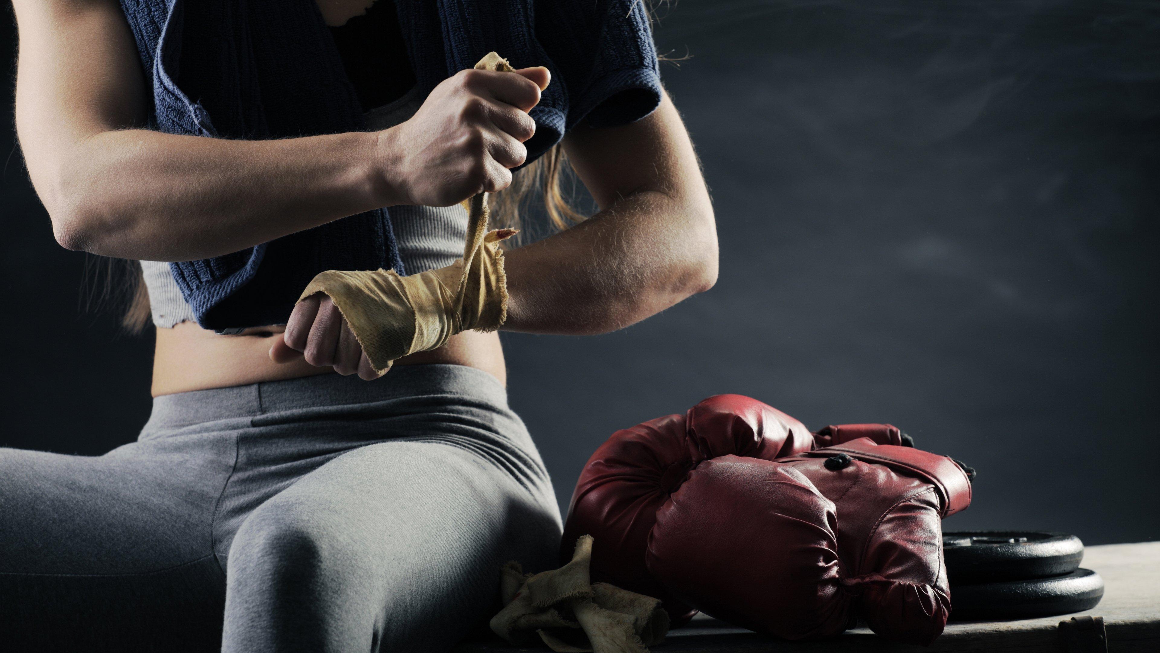 SPORTS women blonde preparing exercise training boxing gloves wallpaperx2160