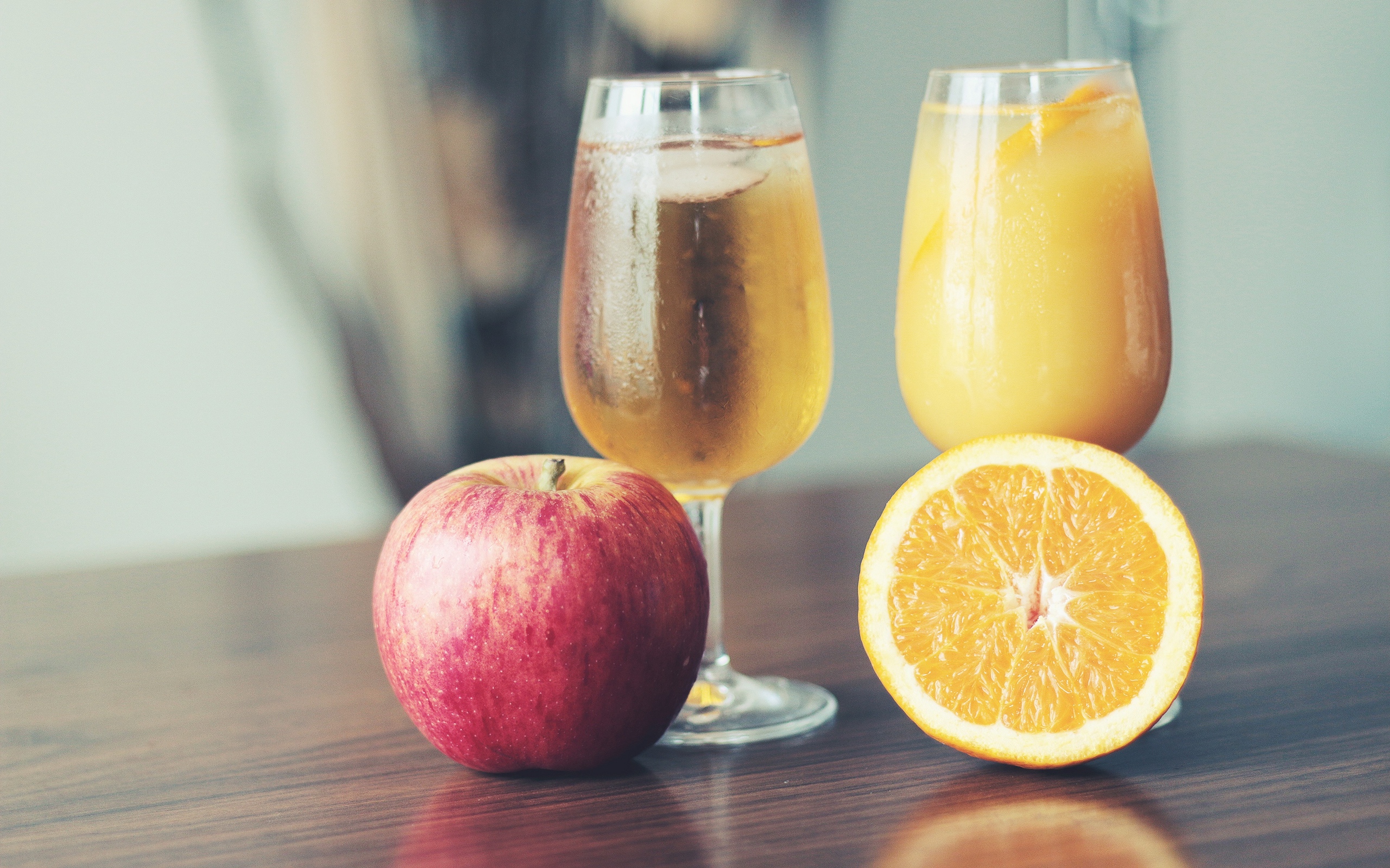 Download wallpaper 2560x1600 fresh, juice, fruit, apple