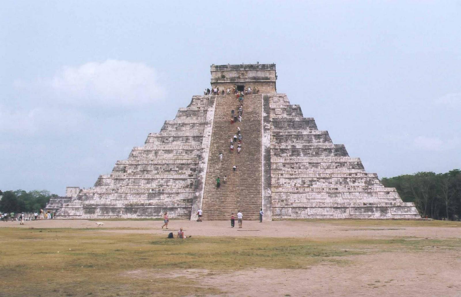 optical illusion wallpaper: Amazing Mexico pyramids Kukulkan