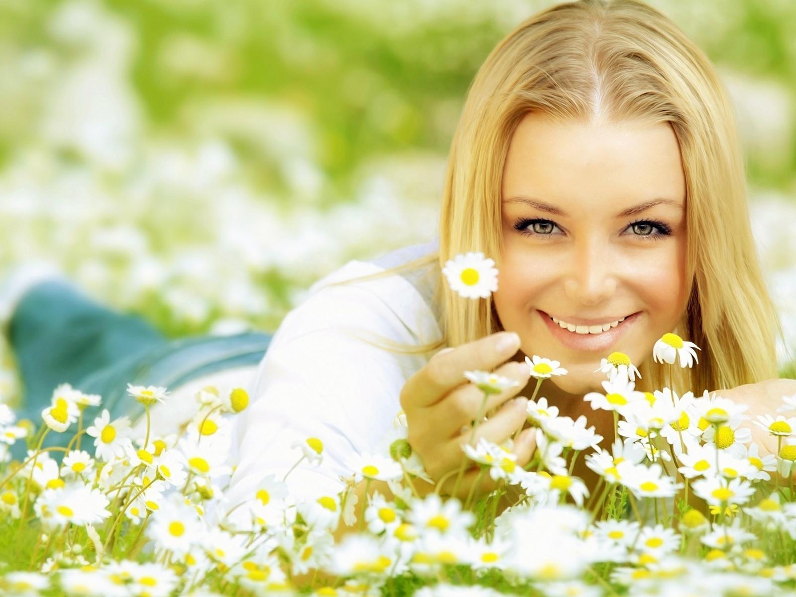 Smiling Blonde Girl Lying On Daisy Flowers HD Wallpaper. HD