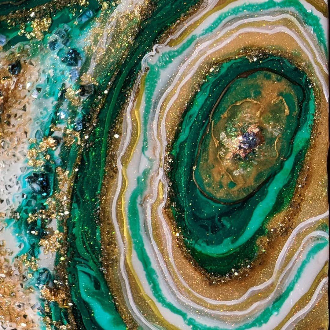 Emerald & Gold #artbyloyal #resin #resinart #geode #painting