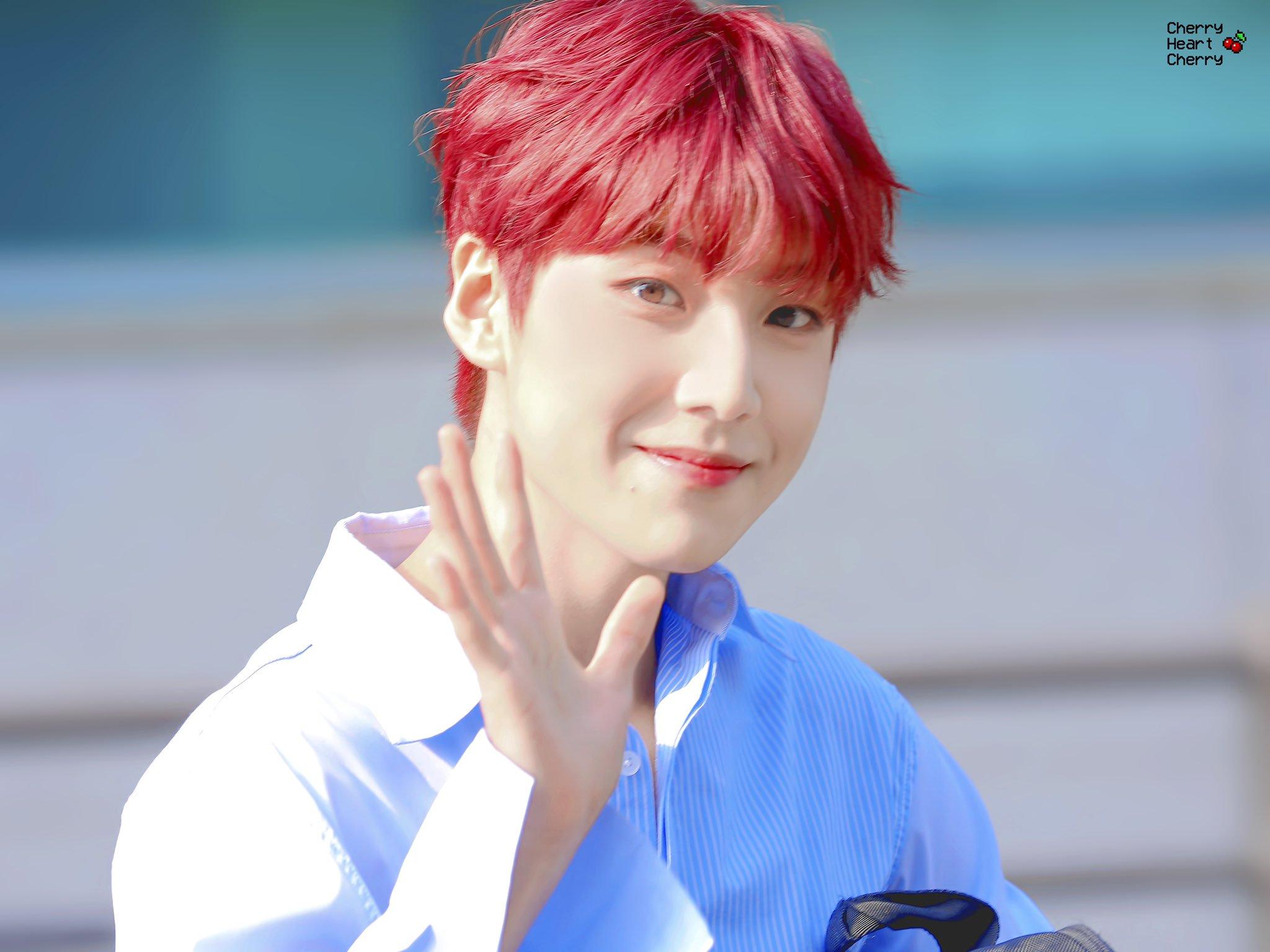 Netizens Are Falling Harder After Seeing This Gif Of