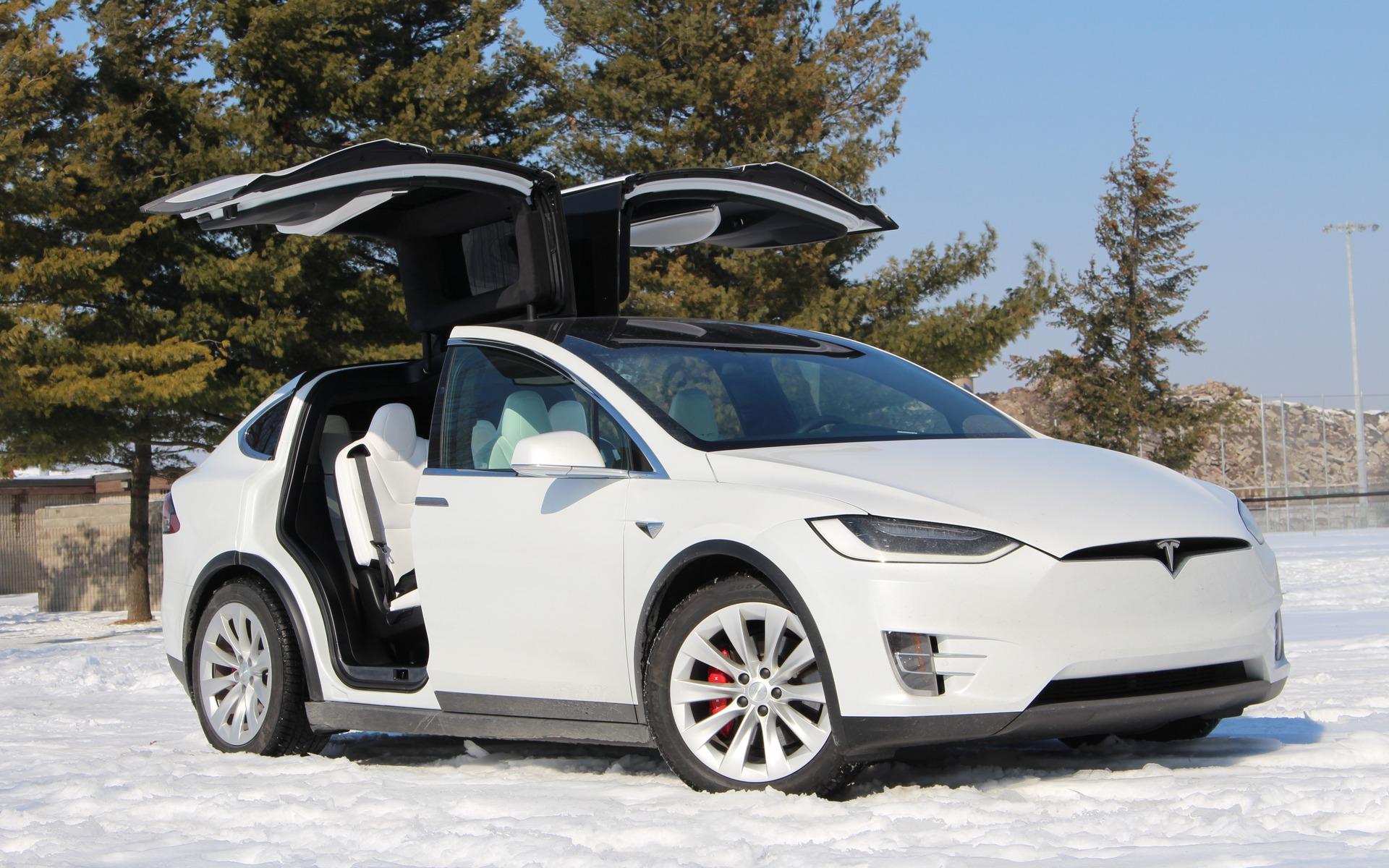 Tesla Model X: Space Age Family Commuting Car Guide
