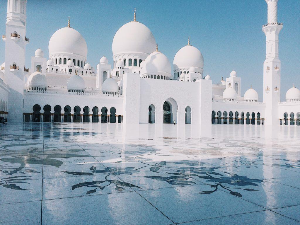 Day Trip From Dubai To Sheikh Zayed Grand Mosque In Abu Dhabi