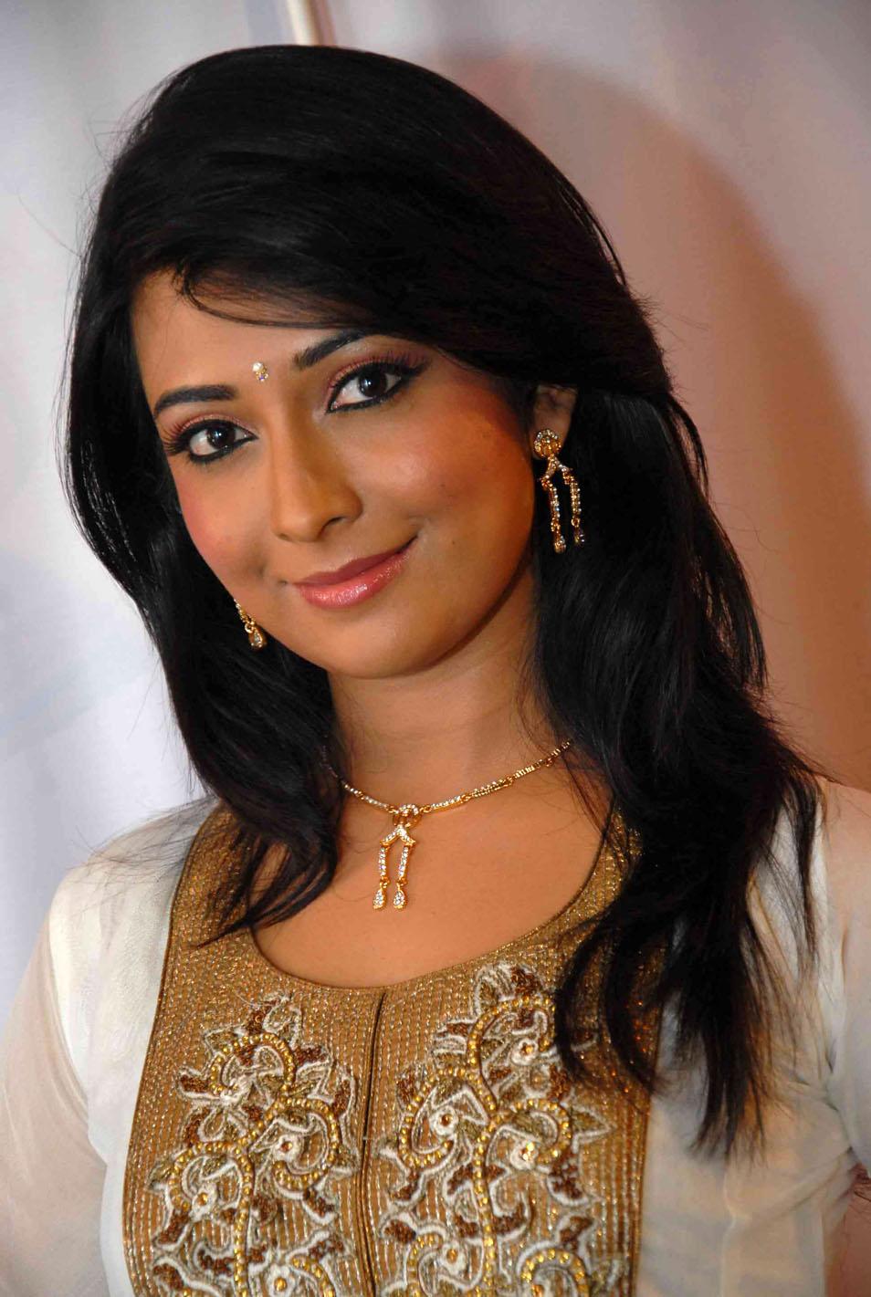Radhika Pandit Photo, Picture, Wallpaper