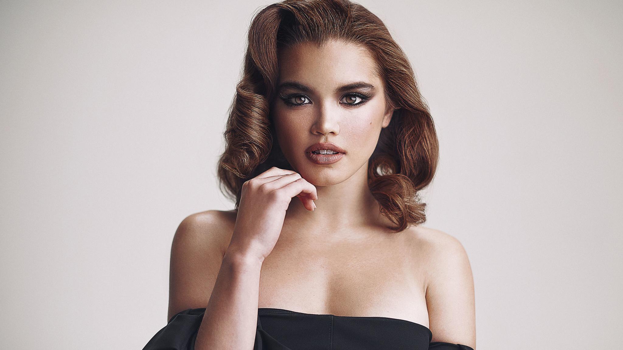 Download 2048x1152 wallpaper celebrity, brunette, paris