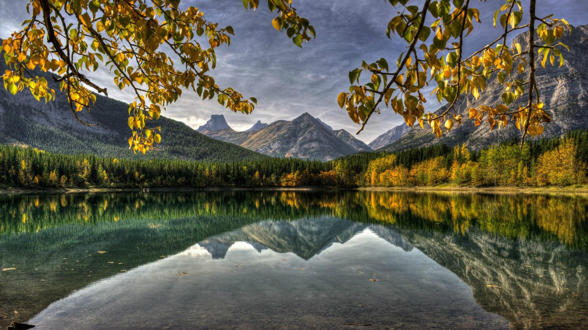 Autumn in the mountains of Canada wallpaper and image