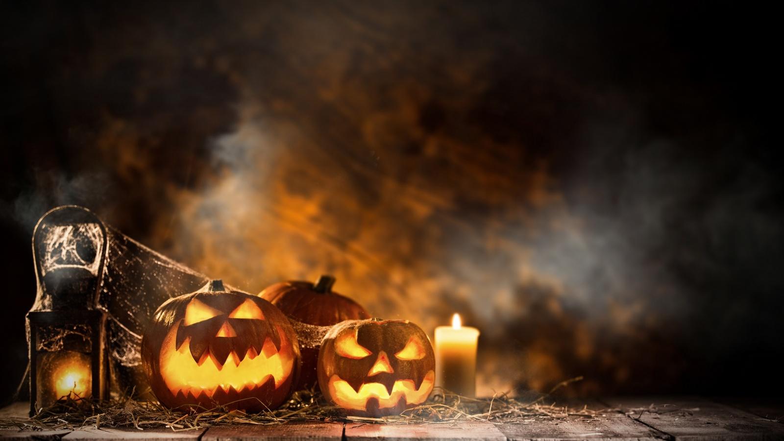Halloween Candle And Pumpkins 1600x900 Resolution