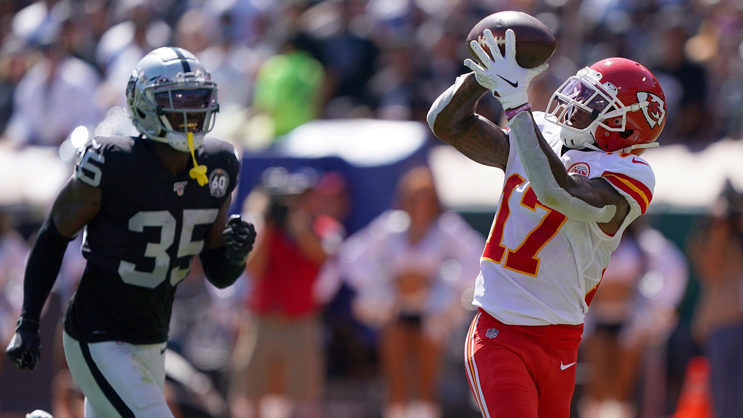 Raiders Unable To Tame Mahomes, Fall To Chiefs 28 10