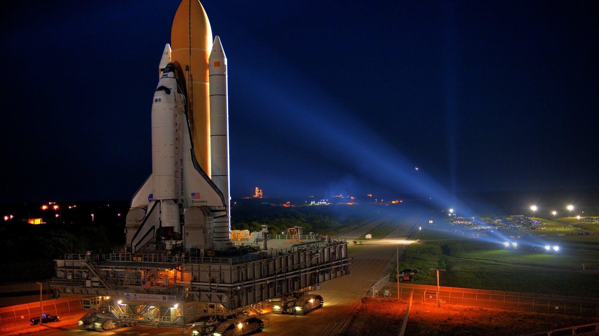 Download wallpaper the spaceport, discovery, space shuttle