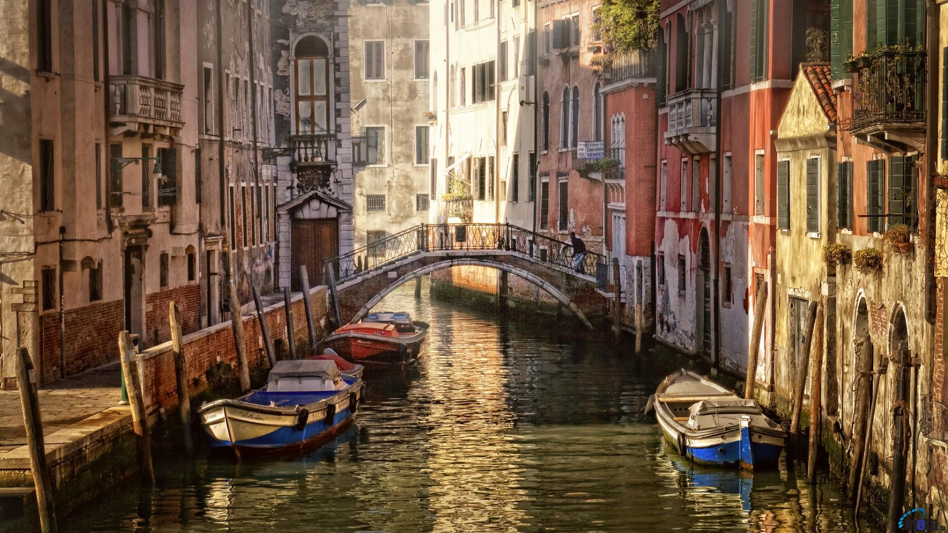Gondola in Venice, Italy. download image, VX