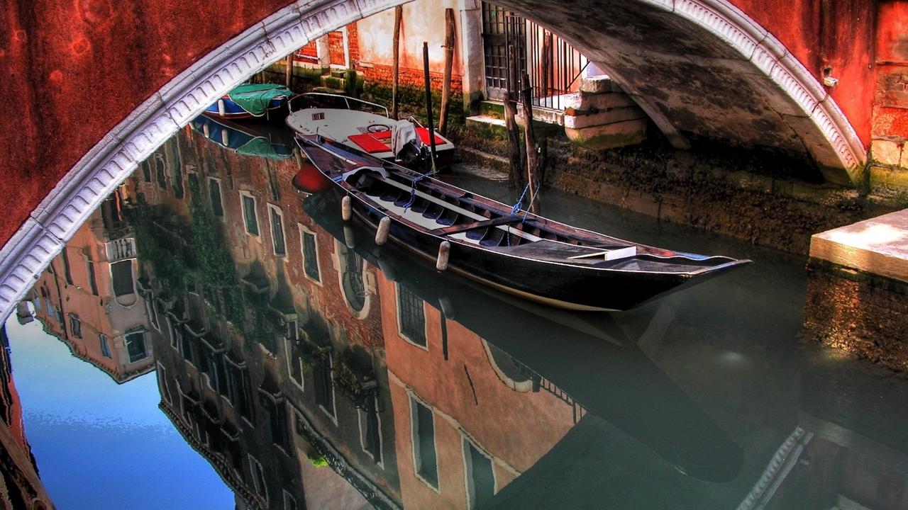 Download wallpaper 1280x720 venice, gondola, river