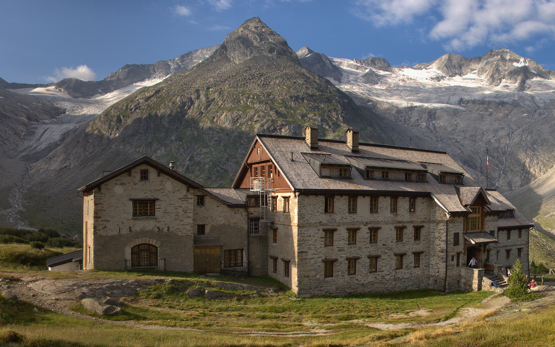 House In Italian Alps wallpapers