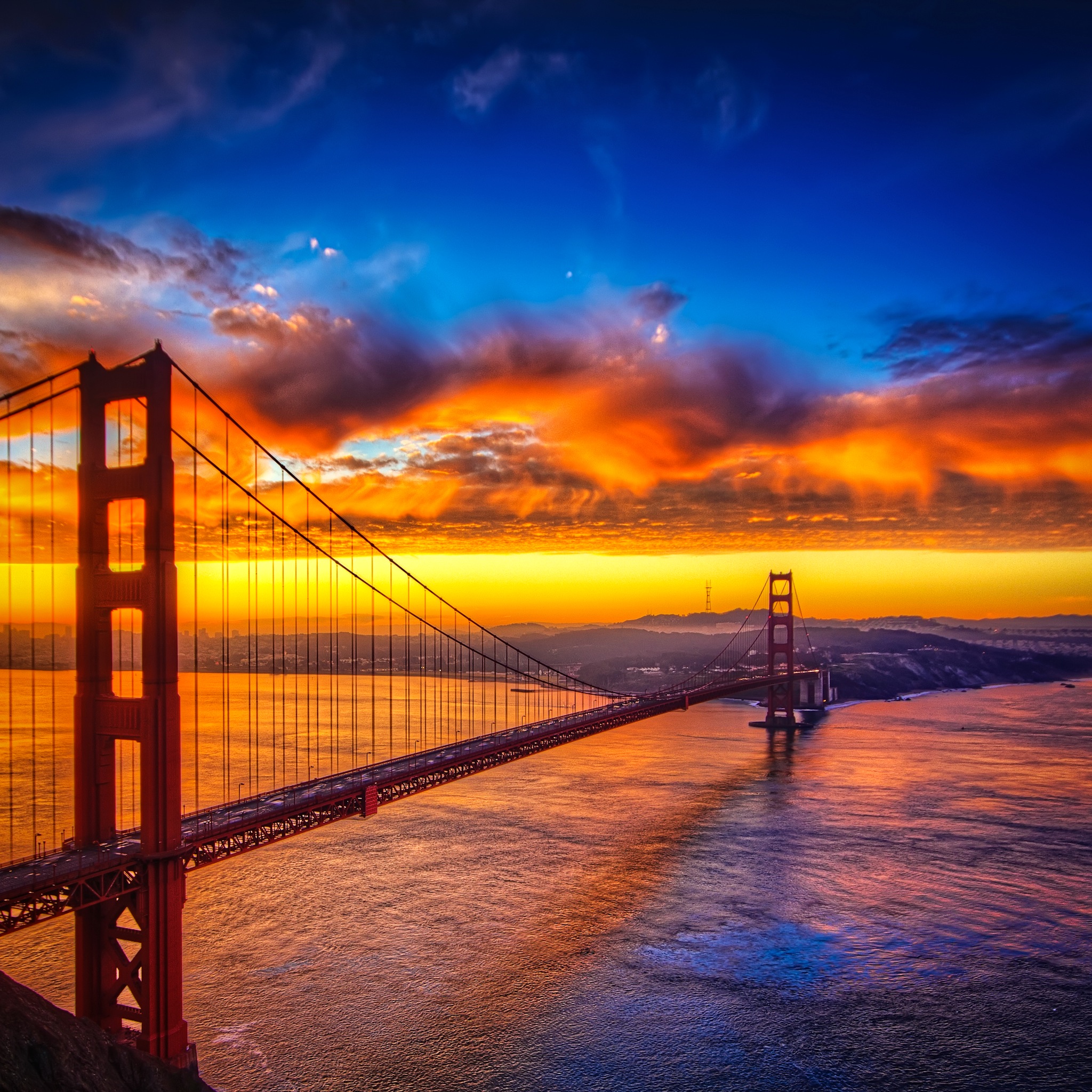 Dawn at Golden Gate Bridge. Beautiful Retina iPad Wallpaper