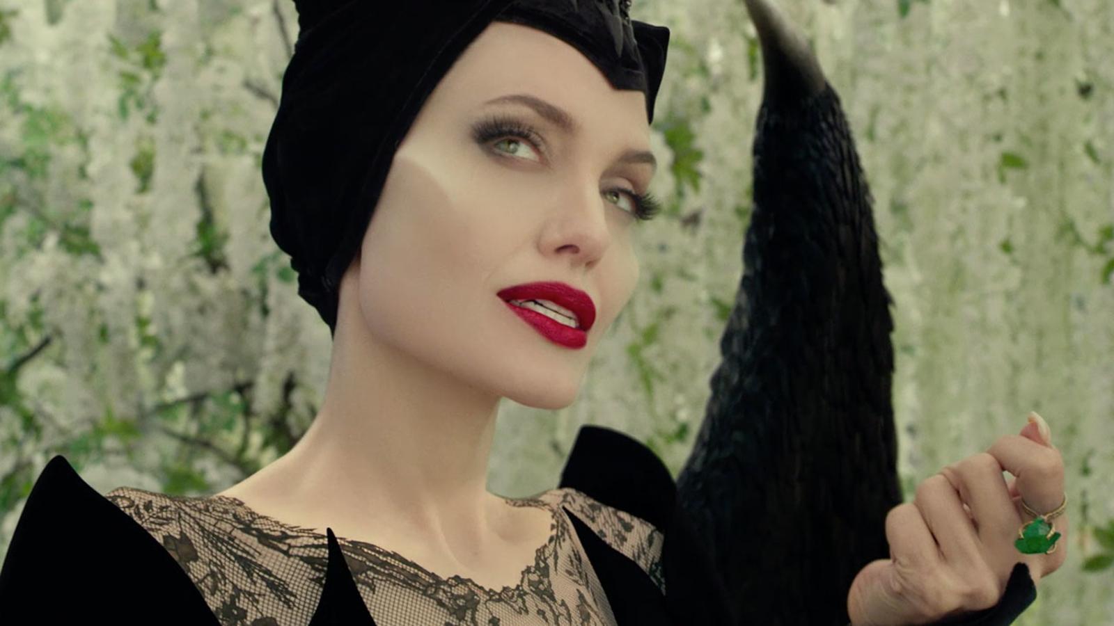 Disney drops special look at Angelina Jolie as Maleficent
