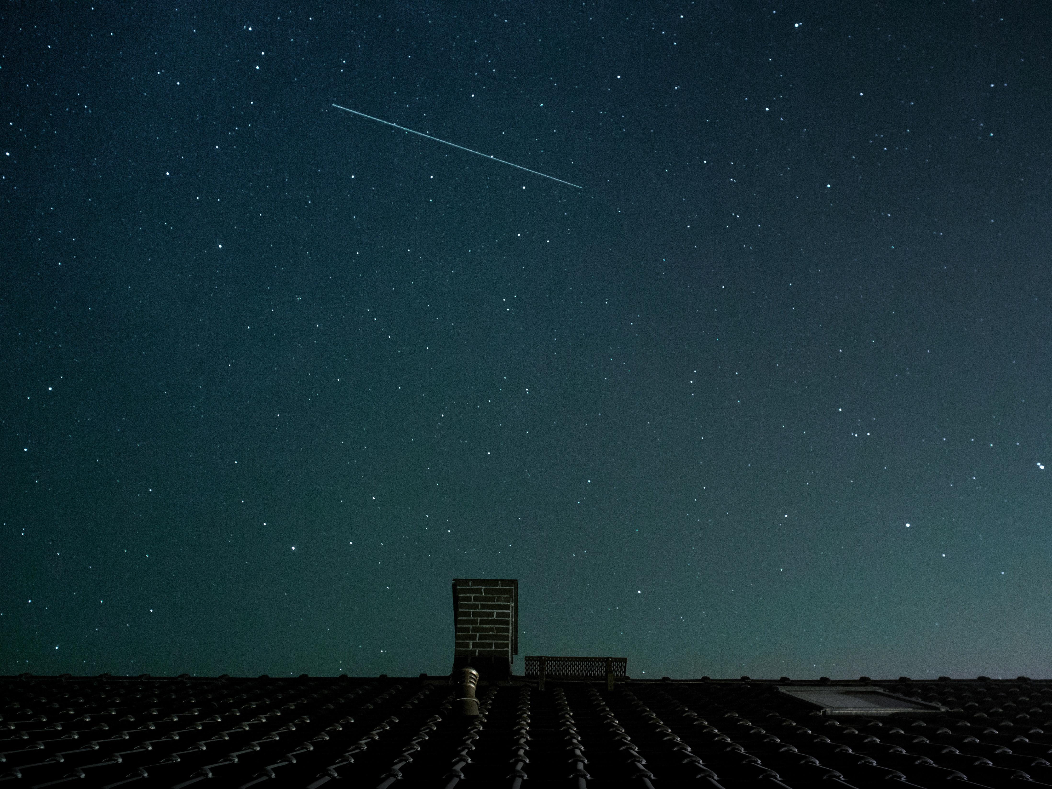 Download wallpaper 4392x3294 roof, starry sky, night, stars