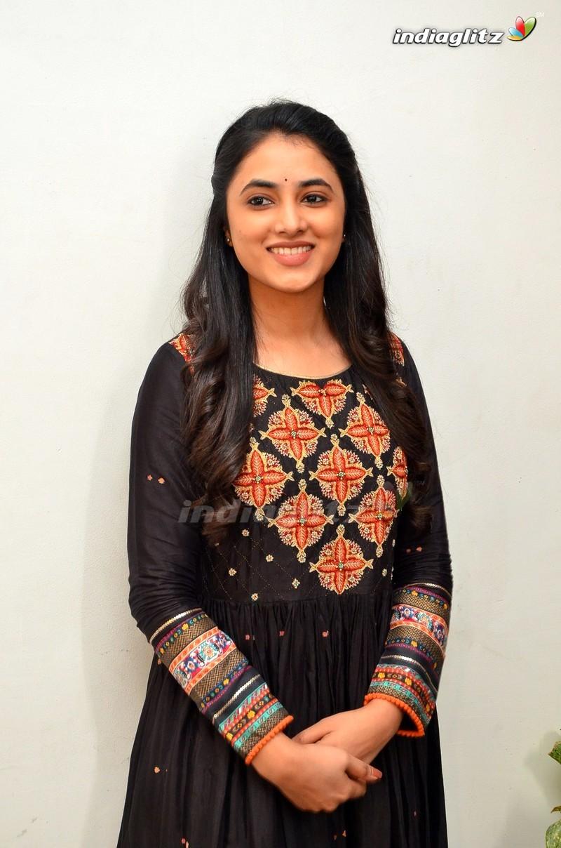 Priyanka Arul Mohan Photo Actress photo, image