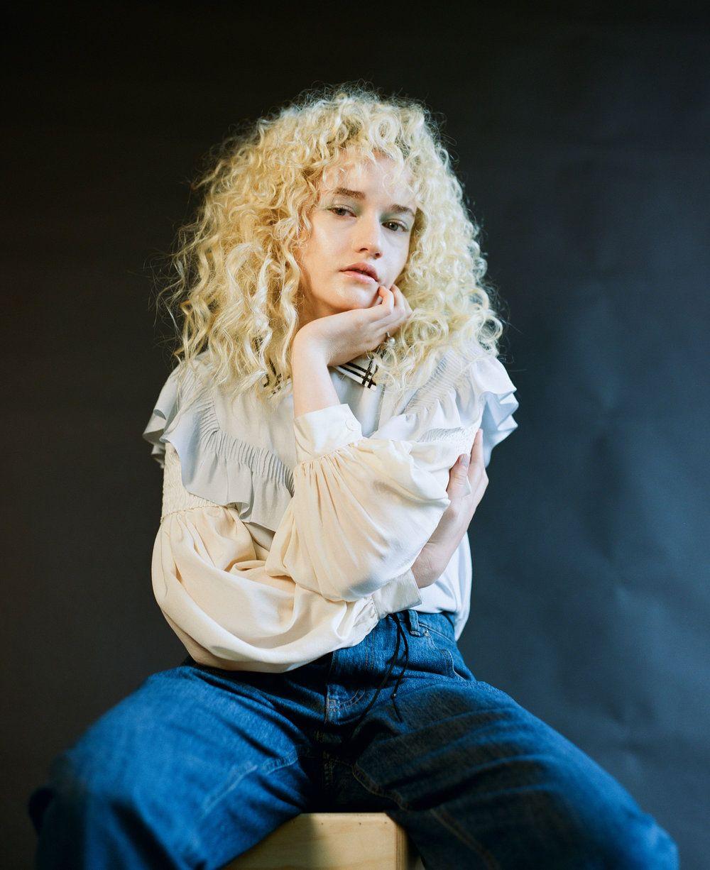 50 Best Julia Garner Latest Wallpapers And Hot Pictures.