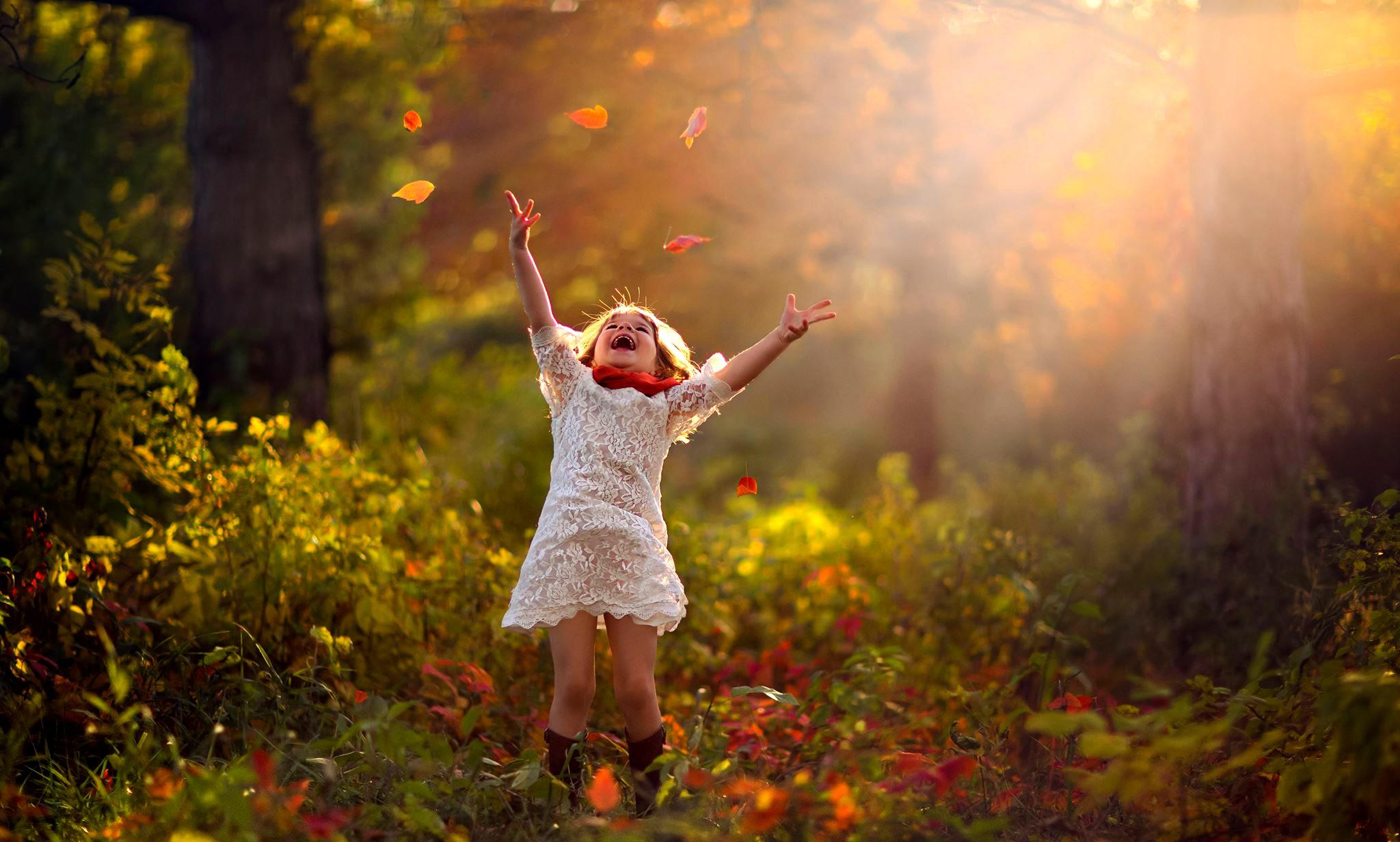 trees, child, woods, girl, fall, leaves, kid, autumn, autumn splendor wallpaper