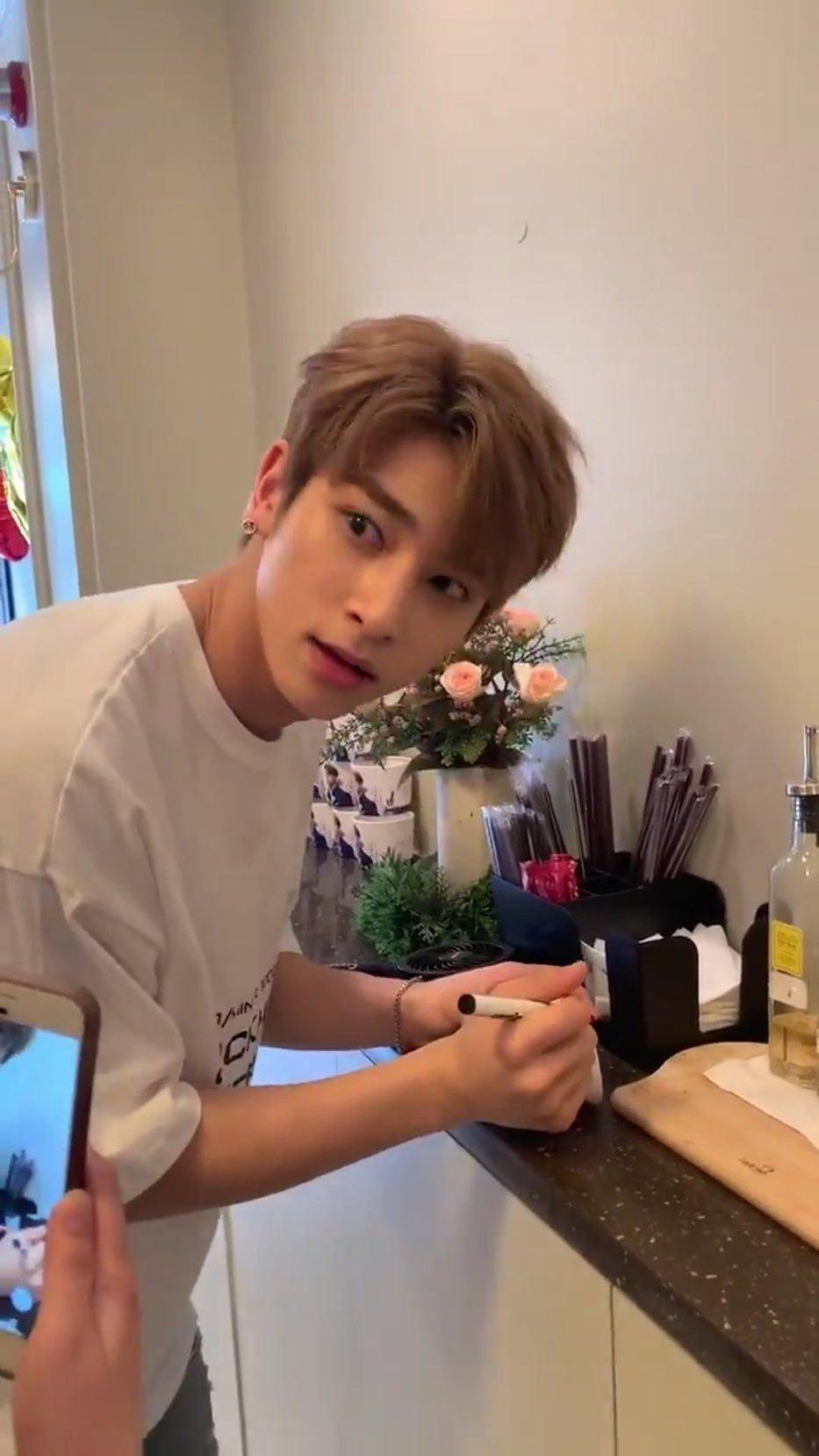 X1's Lee Hangyul And Nam Dohyun Spotted At Cafe, Netizens