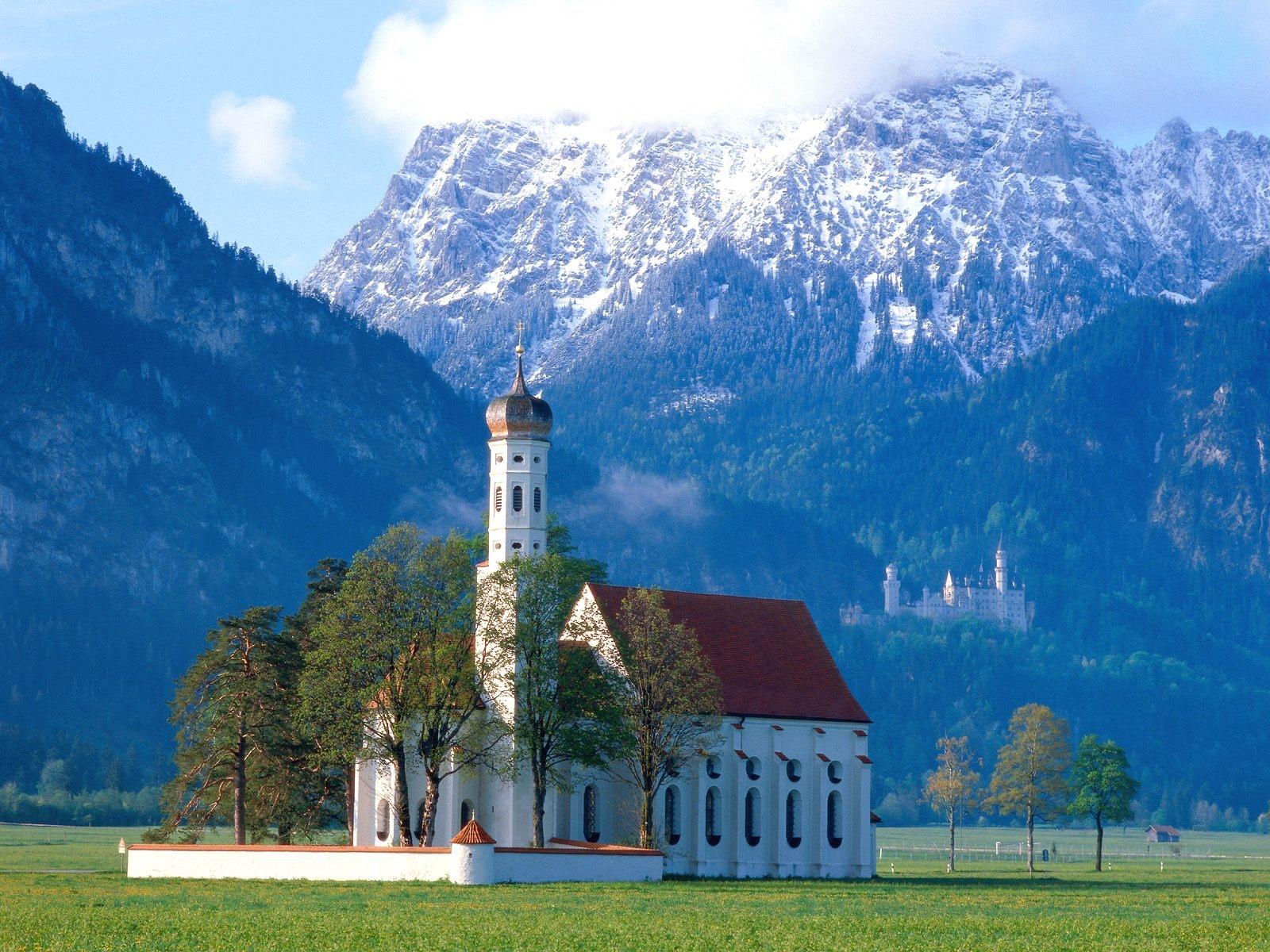 Download wallpaper 1600x1200 church, mountains, grass, trees