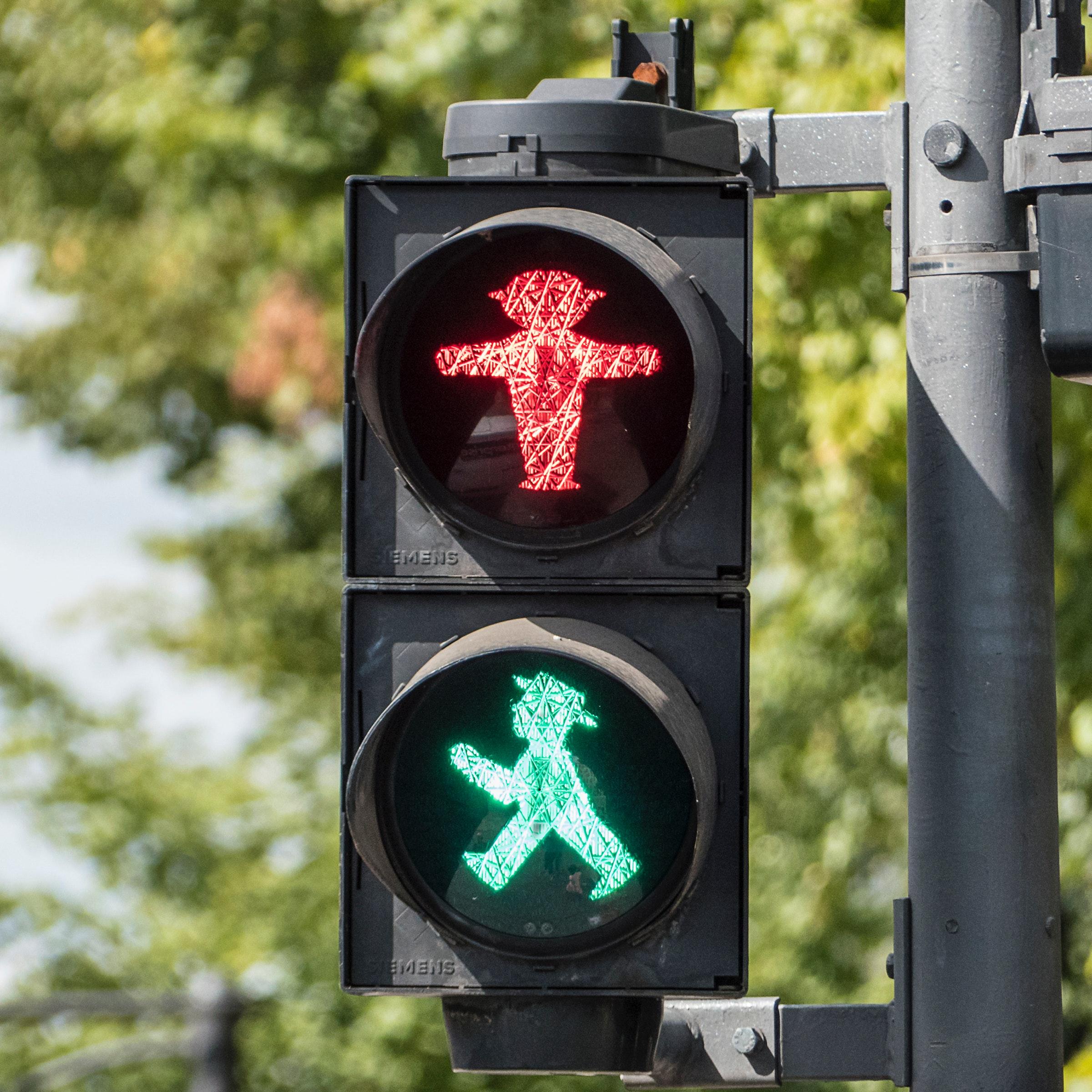 Selective Focus Photography Of Traffic Light · Free