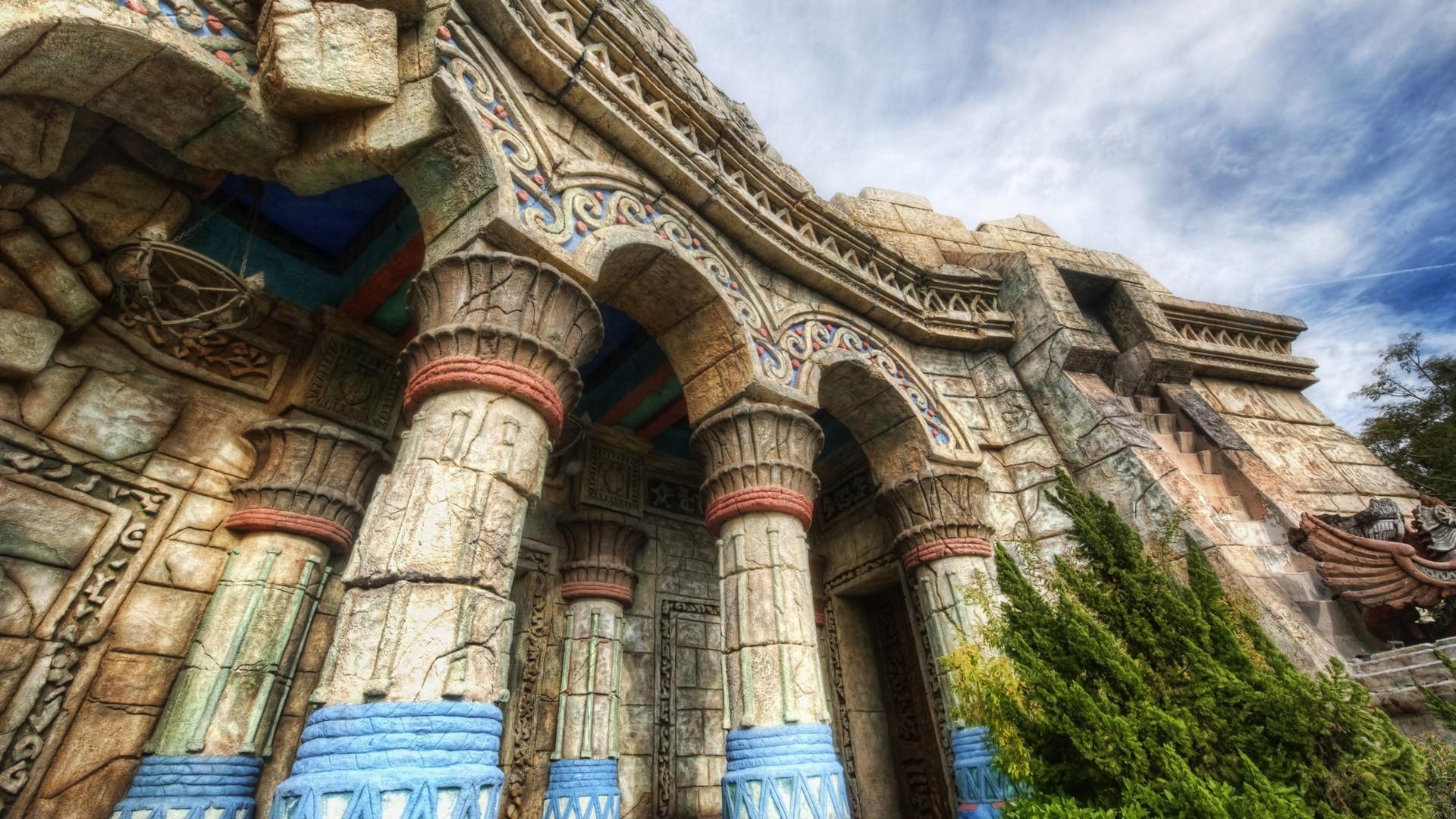 Columns of ancient buildings, HDR Photo wallpaper