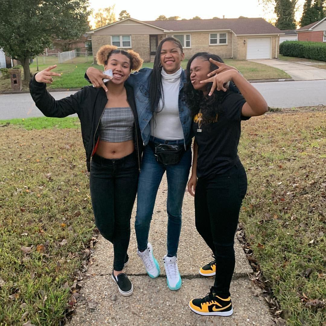 Laii, Shy, Essece and the rest of the crew