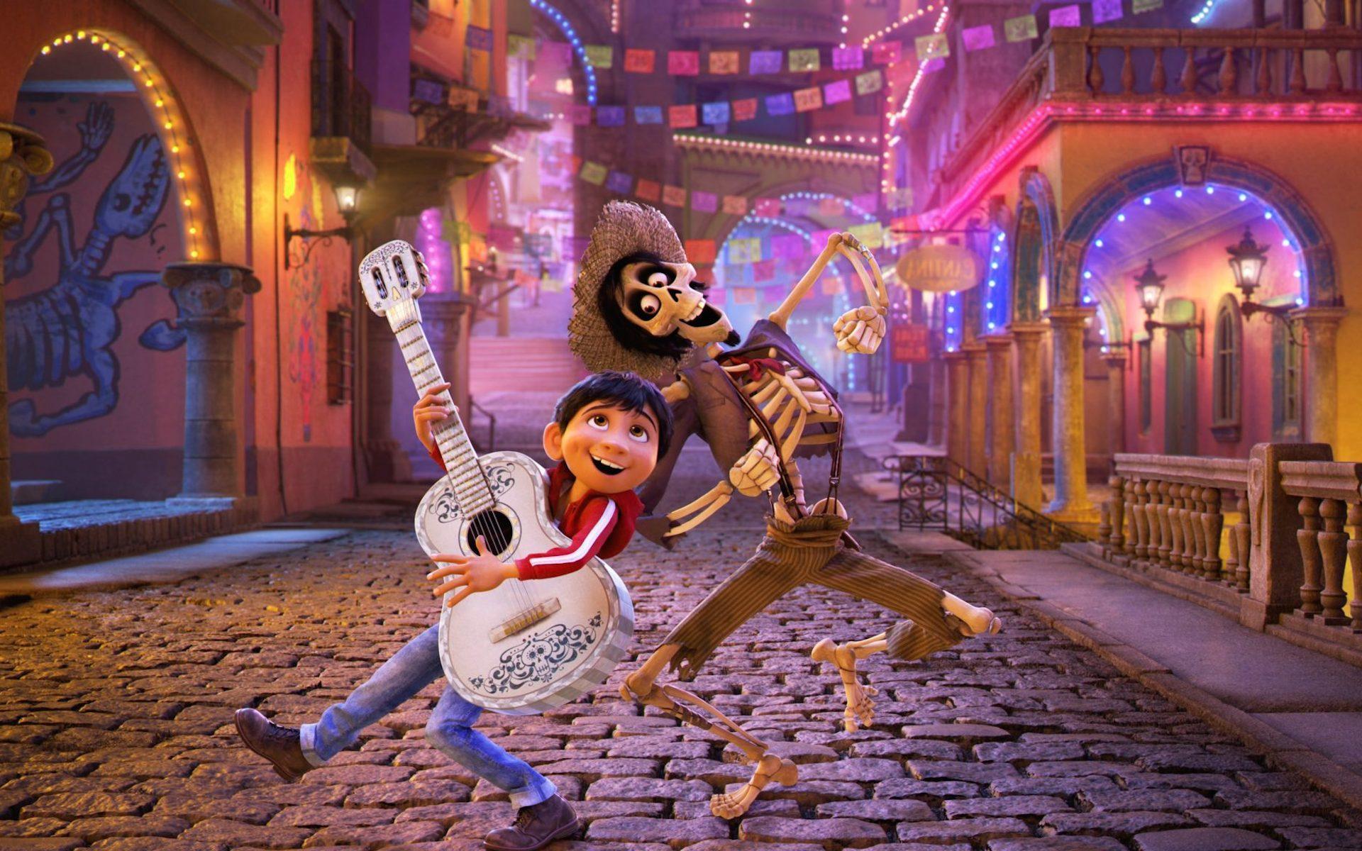 Coco' Review: Pixar's latest film makes for great. Thanksgiving Wallpaper
