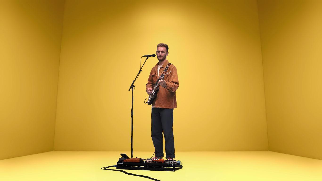 Senfgelb Oder So: Heftige COLORS Performance Von Tom Misch