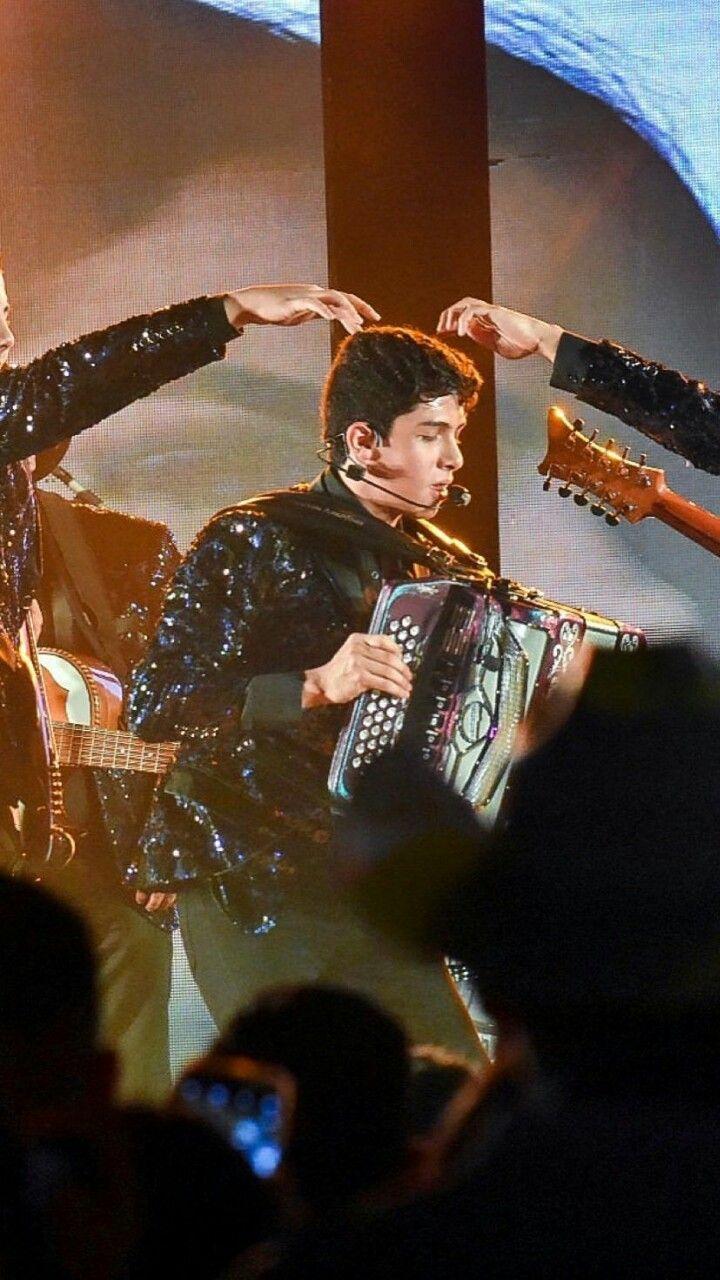 Cornelio Vega Jr. Vegas, Becky g, Idol