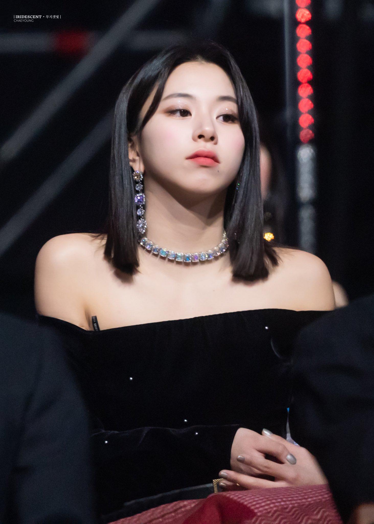 Bored Chaeyoung is so attractive