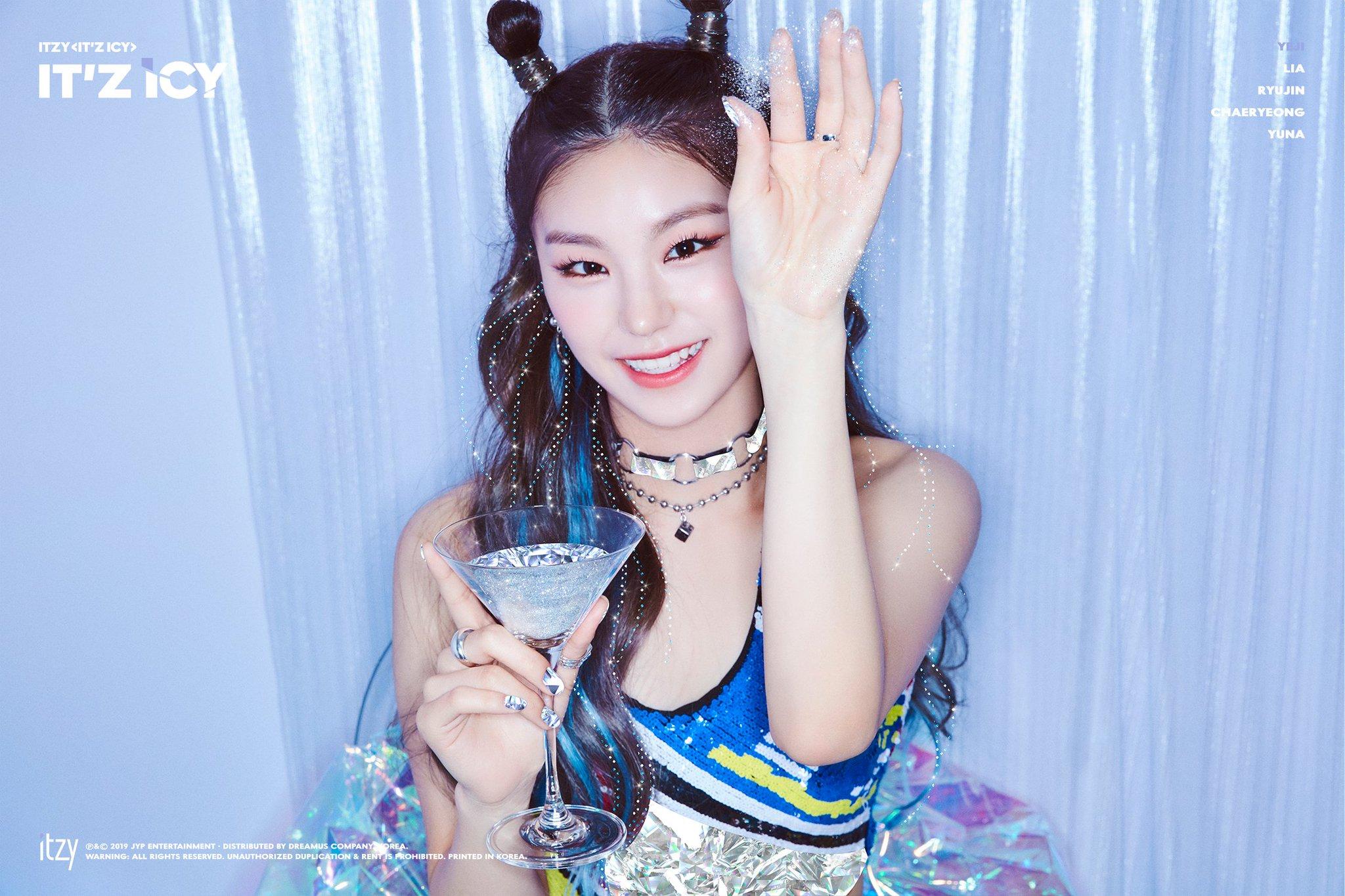 ITZY unveils teaser image for 'IT'z ICY' featuring