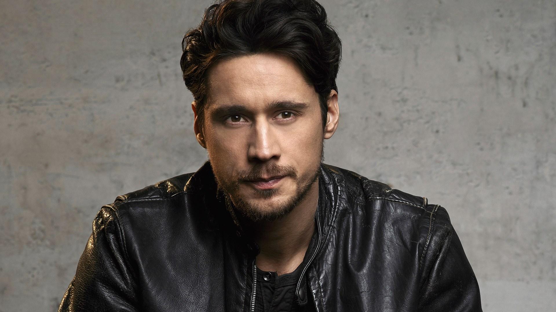 Meet this Capo: Peter Gadiot as James in Queen of the South