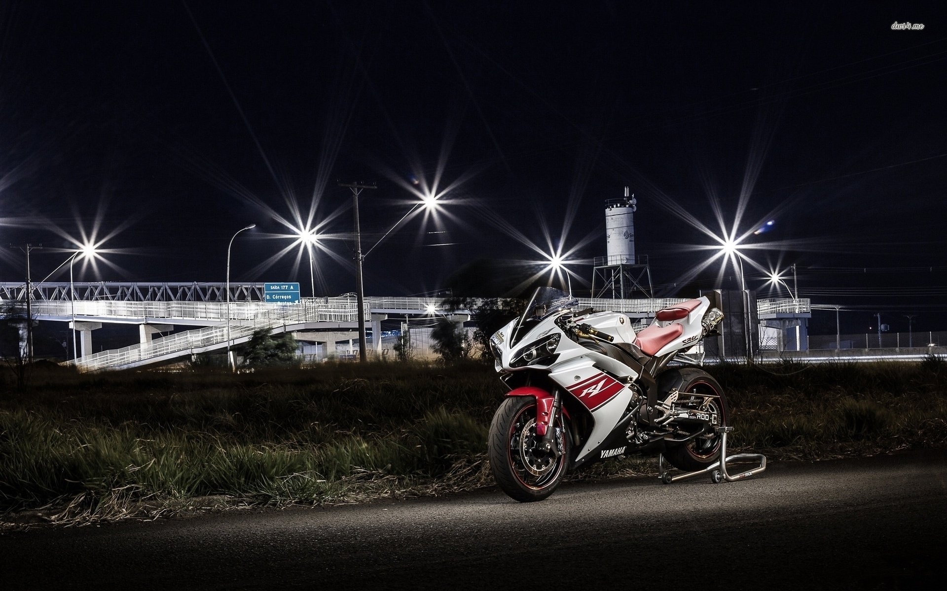Side View Of A Yamaha YZF R6 Wallpaper