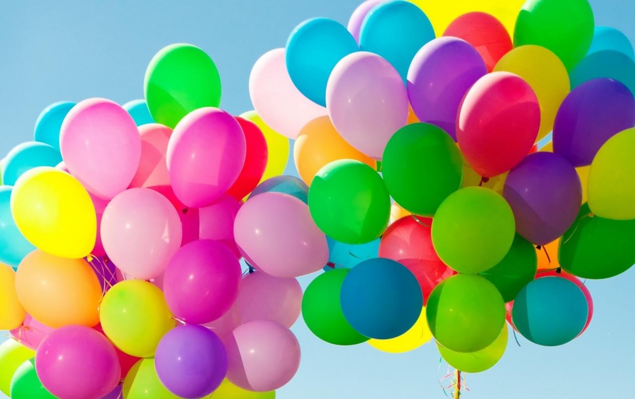 Colorful Balloons in the Sky wallpaper. Colorful Balloons