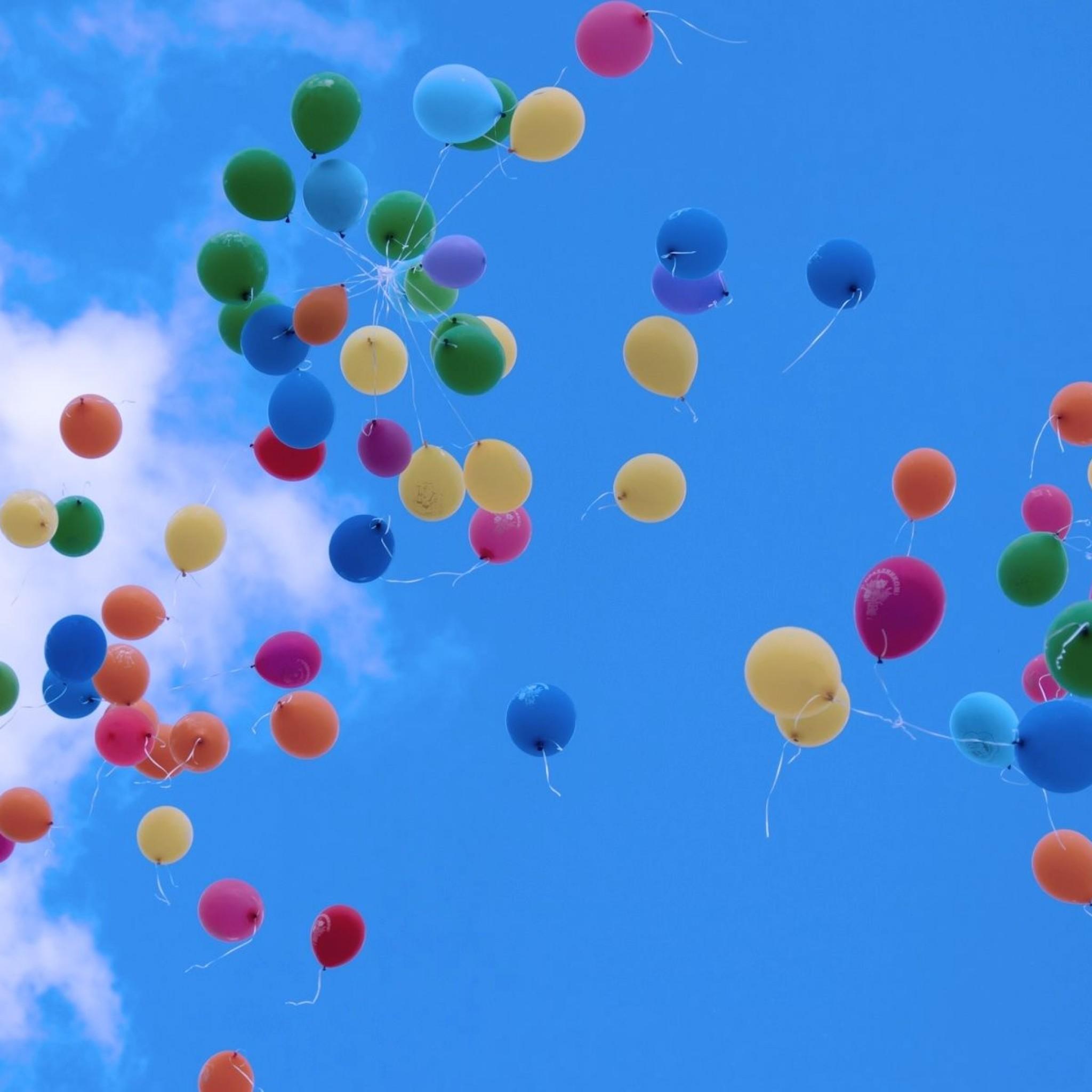 Colorful Balloons In The Sky iPad Air Wallpaper Free Download