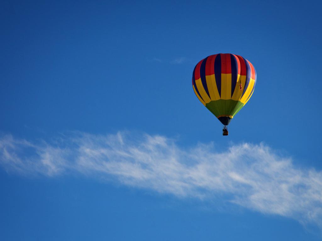 Free download Colorful Hot Air Balloon in the Blue Sky
