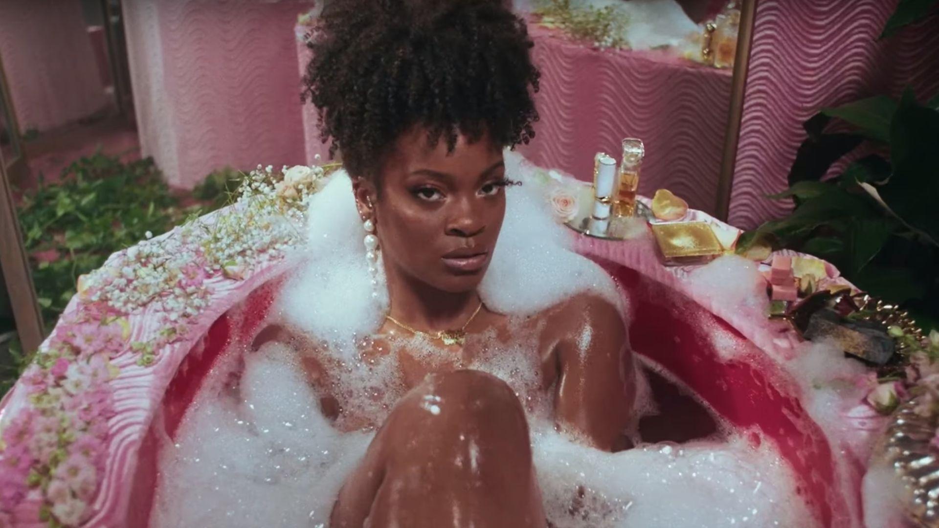 Ari Lennox Pays Homage To Missy Elliott And Total In New