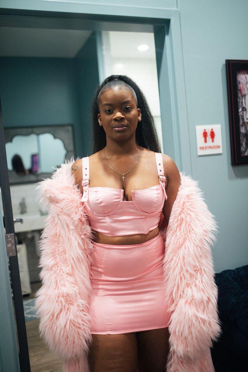 Ari Lennox is a light that shines
