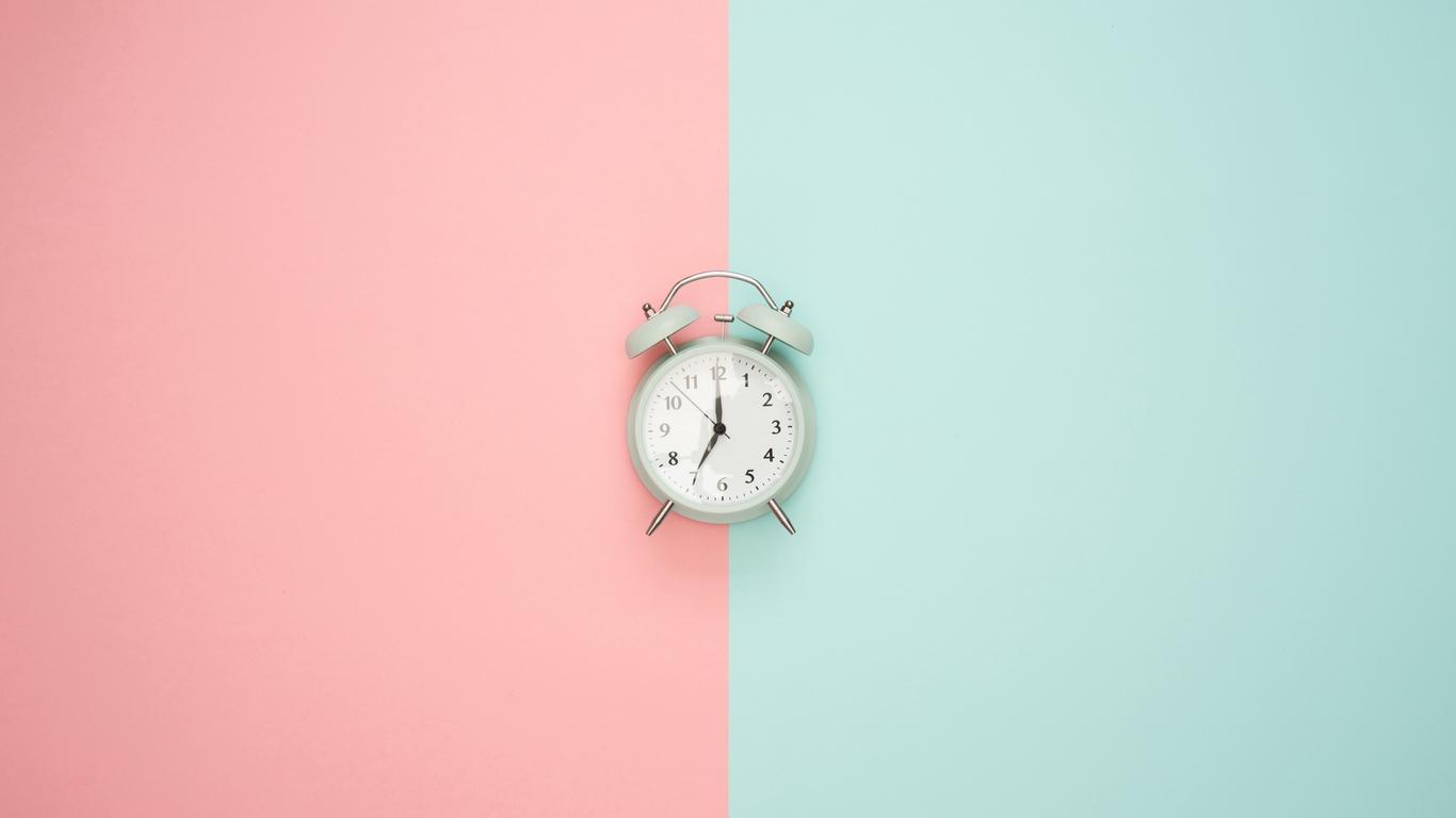 Download wallpaper 1366x768 alarm clock, minimalism, pink