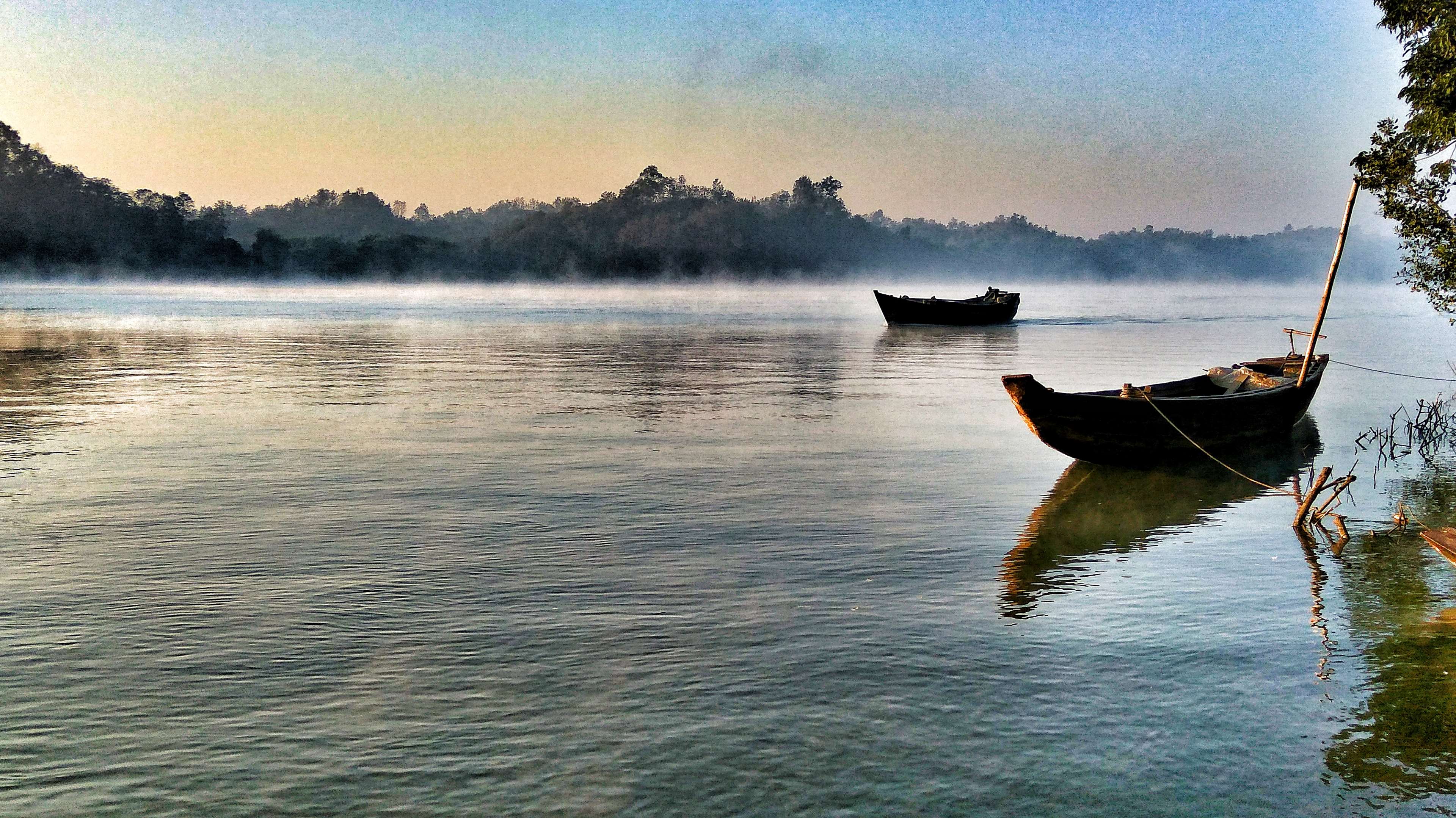 boat, calm waters, clear water, fog, foggy, grain