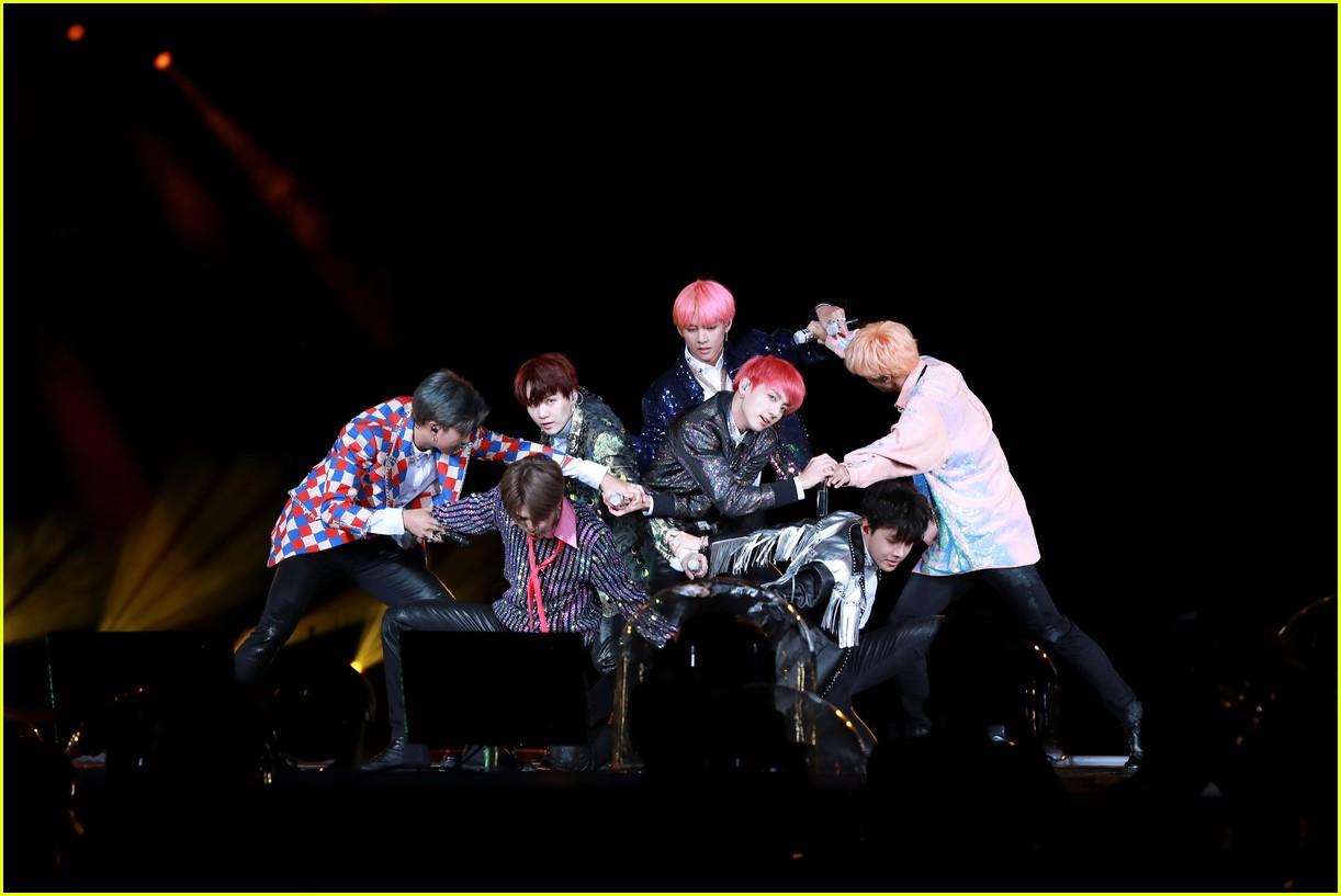 BTS Kick Off 'Love Yourself' World Tour in Seoul Pics