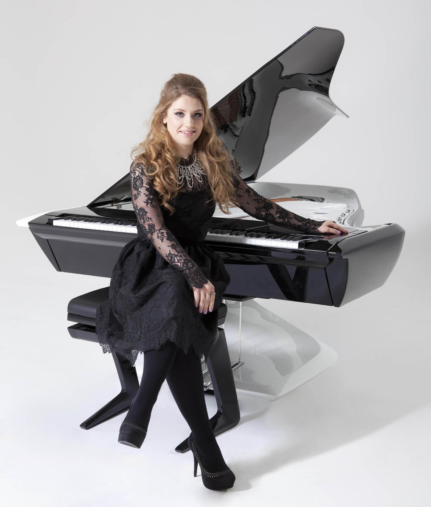 Ella Henderson's performances. News. Peugeot Design Lab