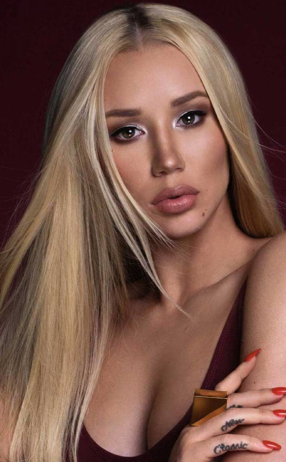 Iggy Azalea Rapper 950x1534 Resolution Wallpaper